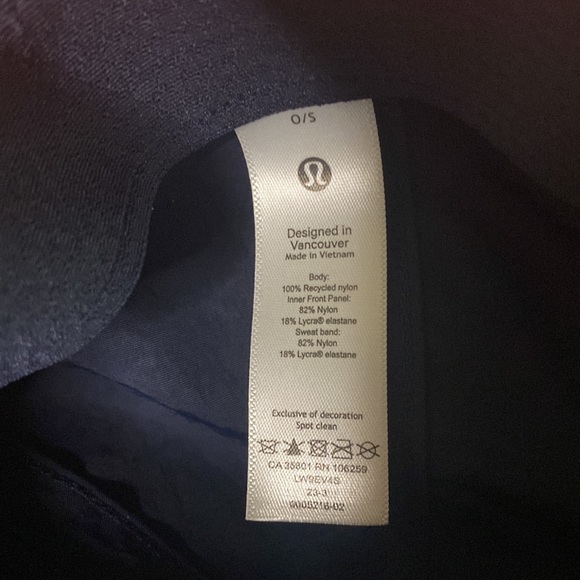 NWT Lululemon Women's Baller Hat
*Soft. Navy Blue O/S Water-repellent
Adjustable - Picture 4 of 10